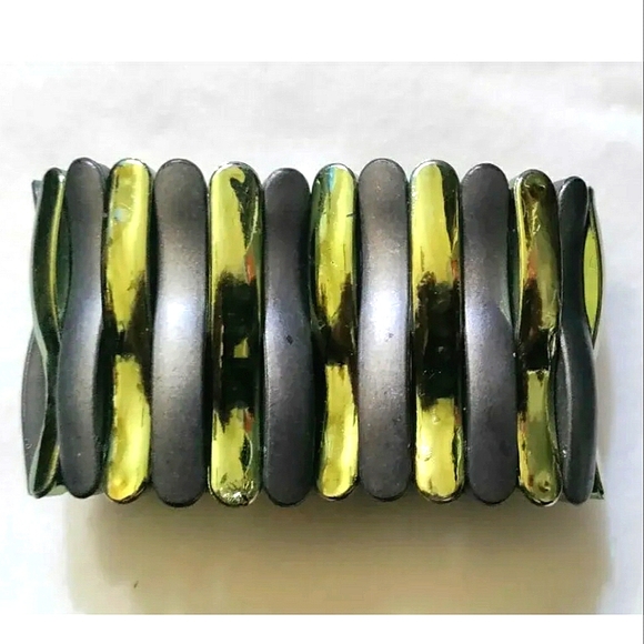 NEW! Lot of 2 Fashion Bracelets. Tree Bark Design. Charcoal & Metallic Lime. - Picture 10 of 11
